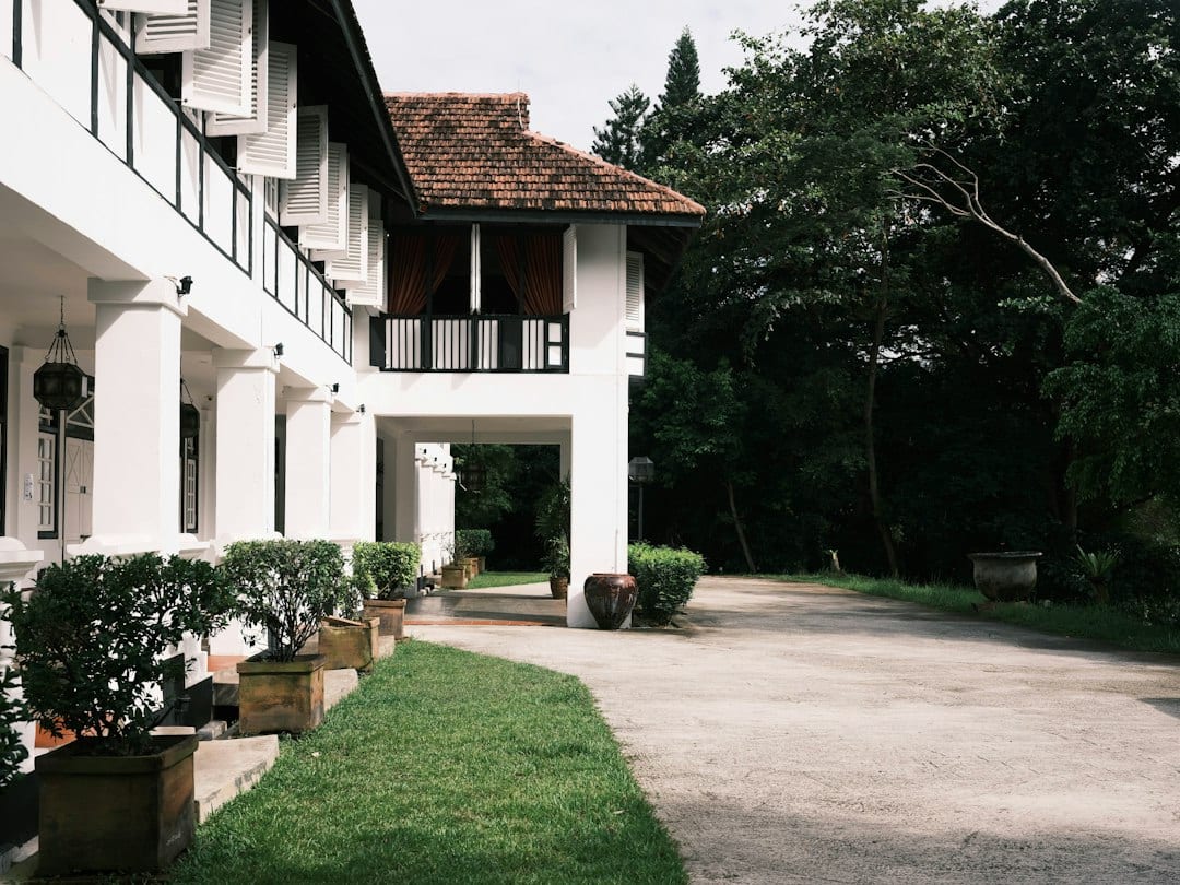 Contemporary Singapore landed home with internal courtyard garden
